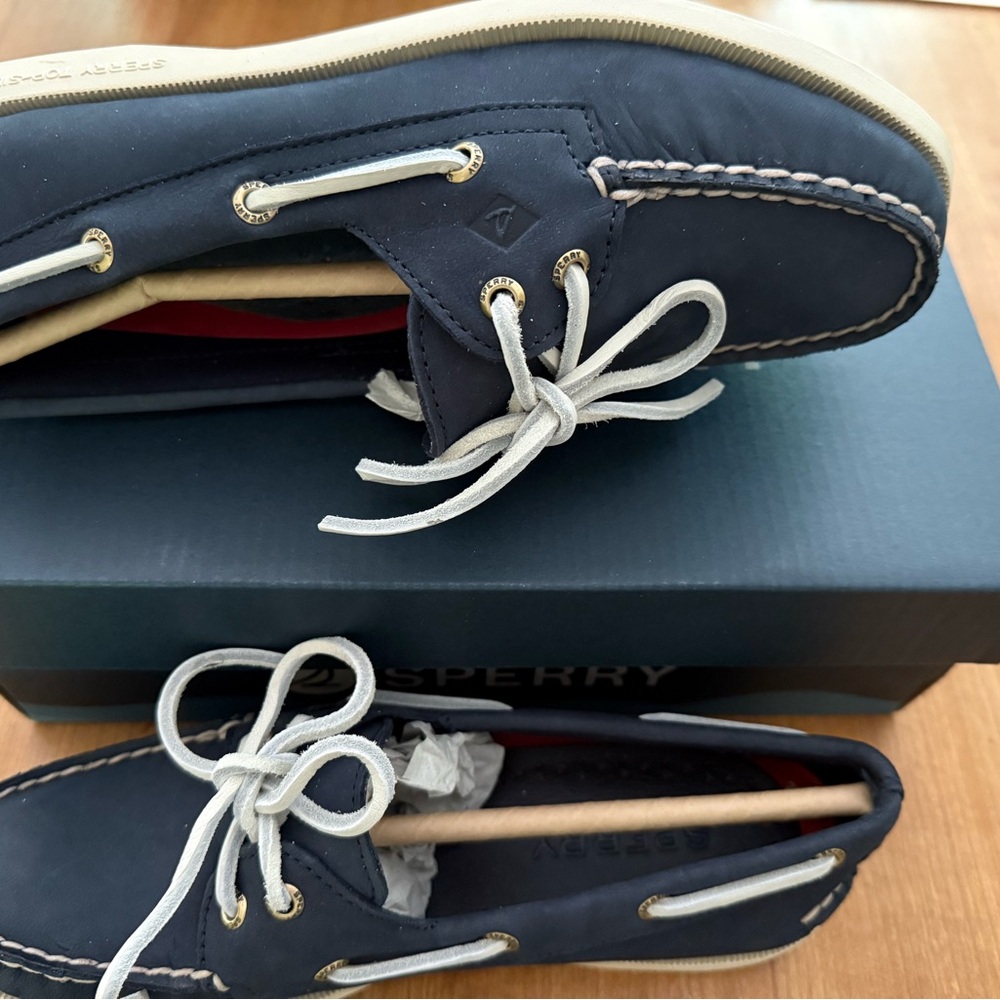 NWOT ❣️Price Dropped to $35❣️🛍️  2025  Sperry Women’s Navy Boat Shoes Size 6.5
